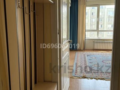 Пәтерлер в Алматы: 2-бөлмелі пәтер · 65 м² · 8/9 қабат, мкр Аккент 20, бағасы: 240 000 〒 2-бөлмелі пәтер · 65 м² · 8/9 қабат, мкр Аккент 20, бағасы: 240 000 〒 в Алматы, Алатауский р-н
