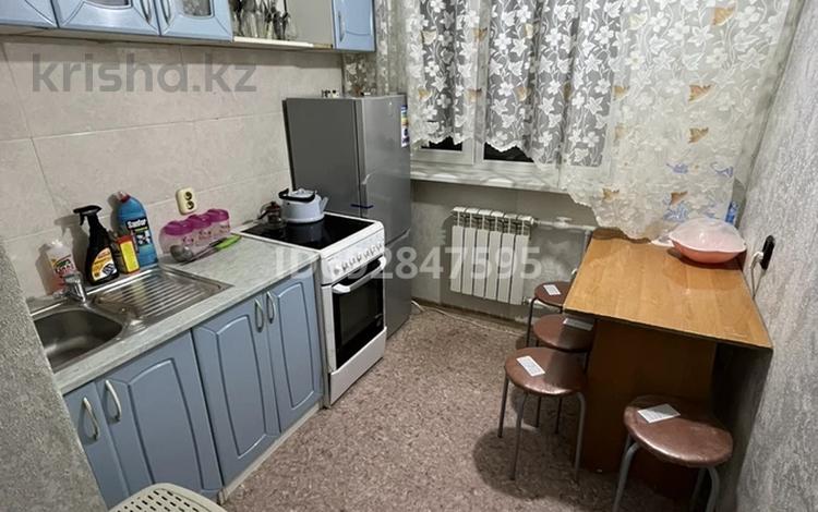 2-комнатная квартира, 43 м², 5/5 этаж помесячно, мкр Юго-Восток, Гапеева 17 за 130 000 〒 в Караганде, Казыбек би р-н — фото 2