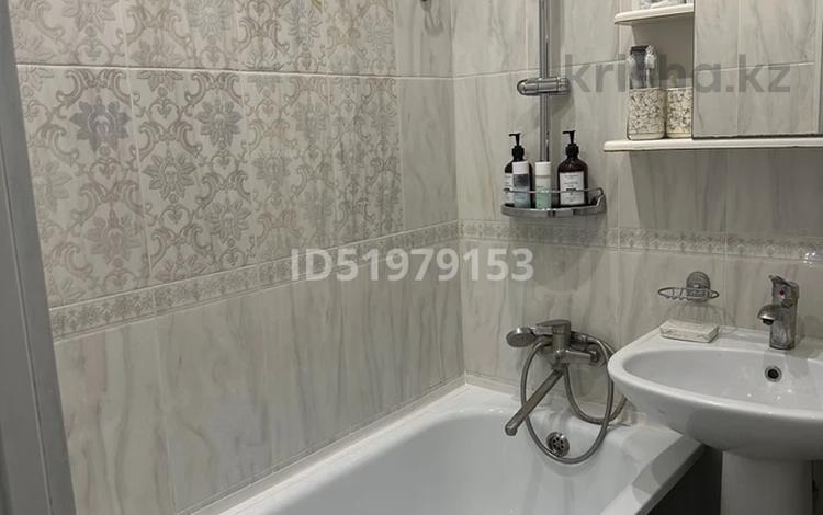 2-комнатная квартира · 48 м² · 3/5 этаж, мкр Строитель 37 за 170 000 ₸ в Уральске — фото 35