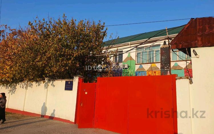 Свободное назначение, офисы, магазины и бутики, склады, общепит, салоны красоты, бани, гостиницы и зоны отдыха, медцентры и аптеки, образование, развлечения · 1700 м² за 350 млн 〒 в Шымкенте, Туран р-н — фото 2