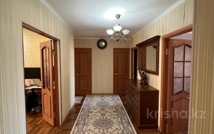 3-комнатная квартира · 86.7 м² · 5/9 этаж, Авиагородок за 23.5 млн ₸ в Актобе, мкр Авиагородок — фото 2
