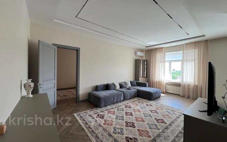 2-комнатная квартира · 75.6 м² · 8/8 этаж, мкр Михайловка , Аманжолова 41 за 60 млн ₸ в Караганде, Казыбек би р-н — фото 2