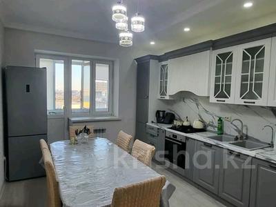 3-комнатная квартира · 100 м² · 9/9 этаж, мкр Нурсая, Таумыш Жумагалиева 10 — Салтанат сарайы за 250 000 〒 в Атырау