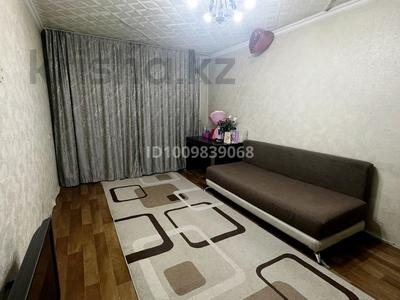 2-комнатная квартира · 44 м² · 1/5 этаж, Штурманская — Старый Аэропорт за 13 млн 〒 в Караганде, Казыбек би р-н