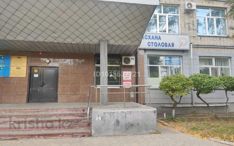 Свободное назначение, офисы, магазины и бутики, общепит, салоны красоты, медцентры и аптеки, образование, кабинеты и рабочие места, студии · 20 м² за 110 000 ₸ в Петропавловске — фото 2