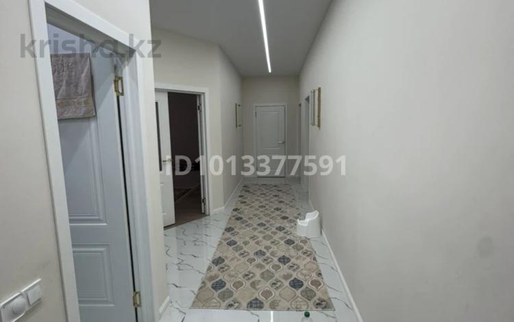 3-комнатная квартира · 105 м² · 1/7 этаж, 17-й мкр 106 за 40 млн ₸ в Актау — фото 2