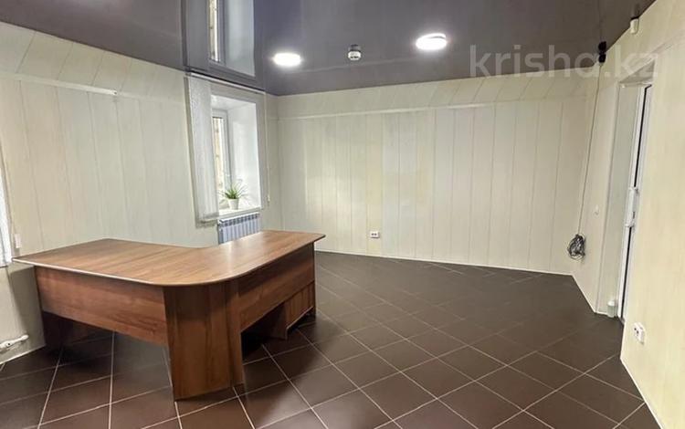 Свободное назначение, офисы, магазины и бутики, склады, общепит, салоны красоты, фитнес и спорт, медцентры и аптеки, образование, развлечения, кабинеты и рабочие места, студии · 23 м² за 80 000 〒 в Рудном — фото 2
