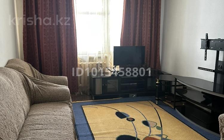 3-бөлмелі пәтер · 60 м² · 2/4 қабат, Казыбек би 108, бағасы: 27 млн ₸ в Таразе — фото 2