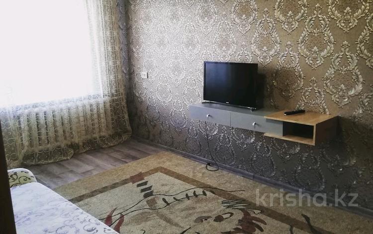 2-бөлмелі пәтер, 46 м², 5/5 қабат тәулігіне, Нуркина 70/1, бағасы: 12 000 〒 в Павлодаре — фото 2