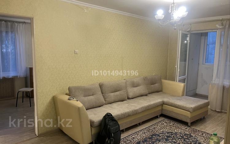 3-комнатная квартира · 60 м² · 2/5 этаж, мкр Аксай-2 4 за 300 000 ₸ в Алматы, Ауэзовский р-н — фото 2