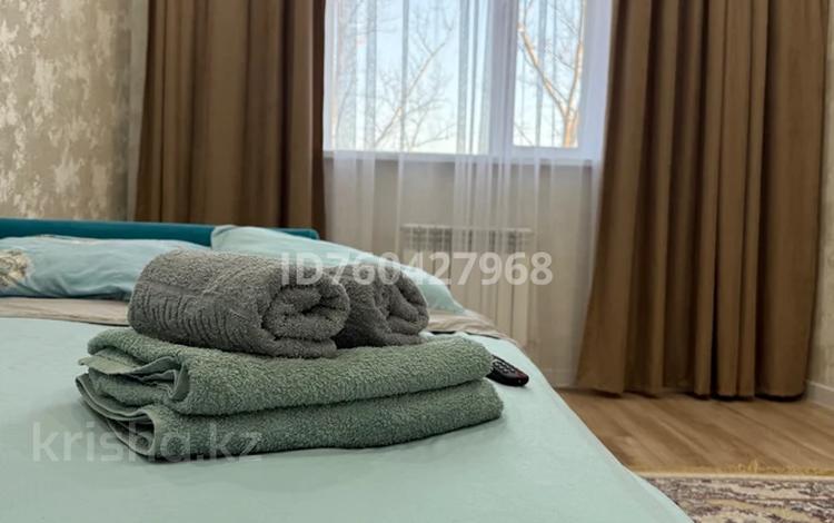 1-комнатная квартира · 45 м² · 4 этаж, мкр Юго-Восток, Шахтеров 20/4 — Енбек, Новая Корзина, Проспект, Ресторан Камила, ЦОН, Парк победы за 15 000 ₸ в Караганде, Казыбек би р-н — фото 2