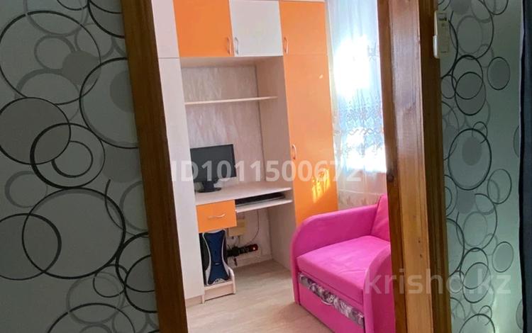 2-бөлмелі пәтер · 39 м² · 3/3 қабат, ул. Ахмедияра Хусаинова 47, бағасы: 12 млн ₸ в Уральске, мкр Школьник — фото 2