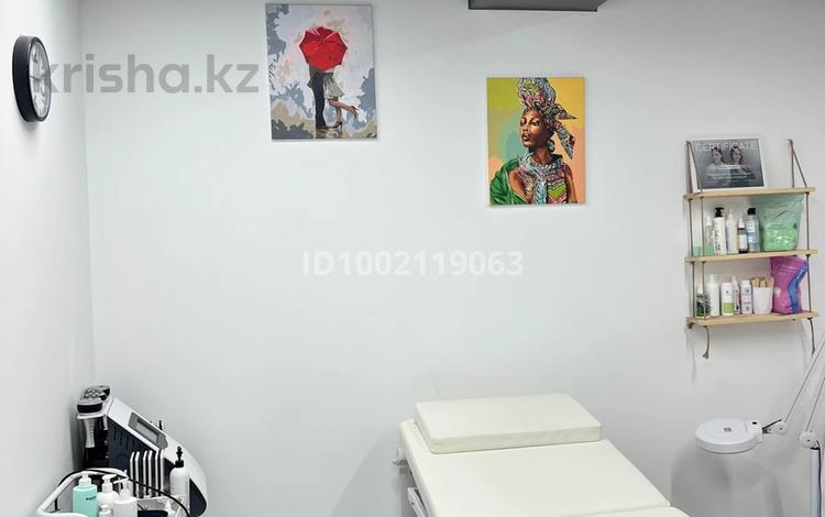 Офисы, салоны красоты, кабинеты и рабочие места, студии · 12 м² за 35 000 ₸ в Караганде, Казыбек би р-н — фото 3
