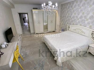 2-комнатная квартира · 90 м² · 6/15 этаж, улица Толе би 273/4 за 58 млн 〒 в Алматы, Алмалинский р-н