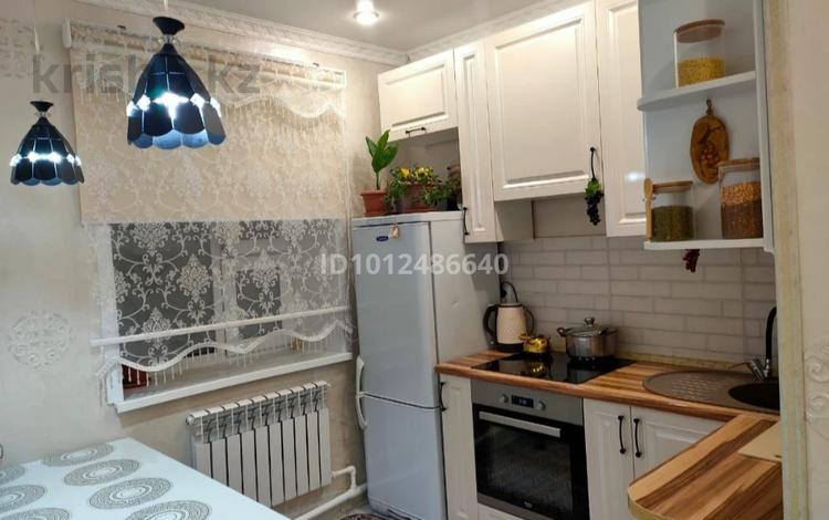 4-бөлмелі пәтер · 70 м² · 2/2 қабат, Абая, бағасы: 250 000 〒 в Жезказгане — фото 2