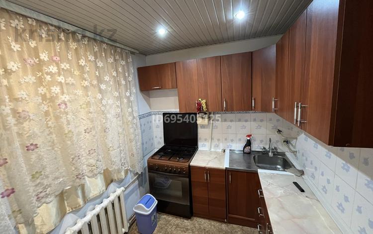 2-комнатная квартира, 48 м², 1/5 этаж, каратау 8 за 15 млн 〒 в Таразе — фото 2