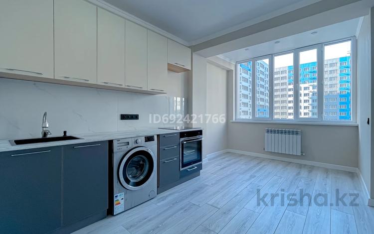 1-комнатная квартира, 40 м², 6/13 этаж, Есенова 160/3 за 28.2 млн 〒 в Алматы, Жетысуский р-н — фото 2