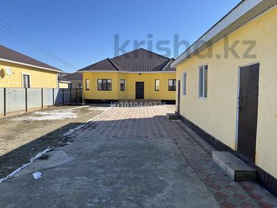 Отдельный дом · 4 комнаты · 193 м² · , мкр Жулдыз, Жандарбеков 8а — Рядом с садиком Жулдыз за 42 млн ₸ в Атырау