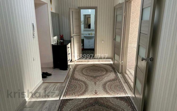 2-бөлмелі пәтер · 76 м² · 5/5 қабат, мкр Астана 45, бағасы: 28 млн ₸ в Уральске — фото 2