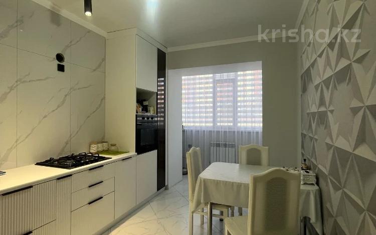 3-комнатная квартира · 90 м² · 1/5 этаж, мкр. Алтын орда 28 за 35 млн ₸ в Актобе — фото 14