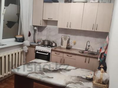 Пәтерлер в Алматы: 3-бөлмелі пәтер · 85 м² · 1/5 қабат, мкр Саялы 15, бағасы: 220 000 〒 3-бөлмелі пәтер · 85 м² · 1/5 қабат, мкр Саялы 15, бағасы: 220 000 〒 в Алматы, Алатауский р-н