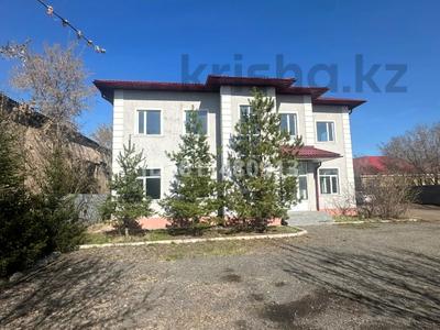 Отдельный дом · 8 комнат · 320 м² · 18 сот., Ул.Аныракай 3 — Пересечение ул. Мугалжар и ул. Аныракай за 185 млн 〒 в Астане, Есильский р-н