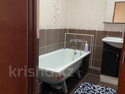 2-комнатная квартира · 75 м² · 9/16 этаж, мкр. Алмагуль, Алмагуль за 15 000 ₸ в Атырау