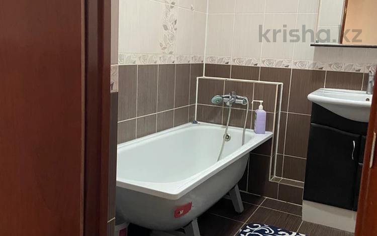 2-комнатная квартира · 75 м² · 9/16 этаж, мкр. Алмагуль, Алмагуль за 15 000 ₸ в Атырау — фото 3