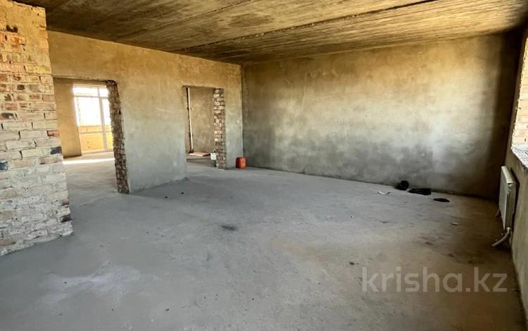 3-комнатная квартира · 82.9 м² · 6/6 этаж, Майкудук, мкр Голубые пруды 3/3 за ~ 24.4 млн ₸ в Караганде, Алихана Бокейханова р-н — фото 2