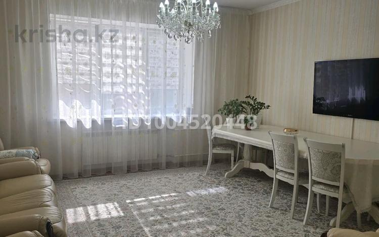 2-бөлмелі пәтер · 95.5 м² · 4/8 қабат, Алтын орда ш/а., Санкибай батыра 28 В — Напротив Кол Авто, бағасы: 42 млн ₸ в Актобе, мкр. Алтын орда — фото 2