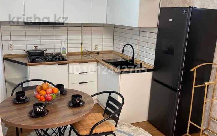 1-бөлмелі пәтер · 38 м² · 1/9 қабат, Нұрсәт ш/а, бағасы: 13 000 ₸ в Шымкенте, Каратауский р-н — фото 2