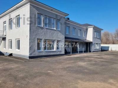 Свободное назначение, офисы, склады, медцентры и аптеки, образование, кабинеты и рабочие места, студии · 640 м² за 2.5 млн 〒 в Уральске, мкр Мясокомбинат