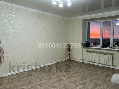 1-комнатная квартира · 37.5 м² · 5/5 этаж, акимжанова 136 за 6.6 млн 〒 в Актобе, мкр. Курмыш