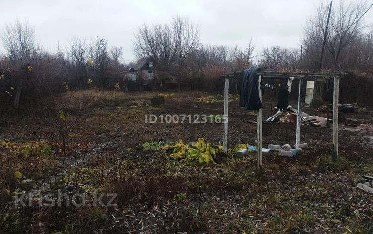 Дача · 1 комната · 15 м² · 8 сот., мкр Омега, Березка 10 за 3.5 млн 〒 в Уральске — фото 2