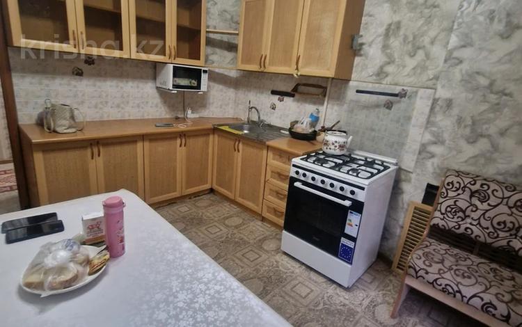 1-комнатная квартира · 45 м² · 3/5 этаж, мкр Айнабулак-4 178 за 200 000 ₸ в Алматы, Жетысуский р-н — фото 2
