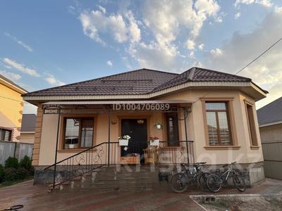 Жеке үй · 3 бөлме · 110 м² · 4 сот., мкр Рахат, Шубартау 17 — Остановка магазина Рахат и Арка(рядом аптека), бағасы: 53 млн ₸ в Алматы, Алатауский р-н