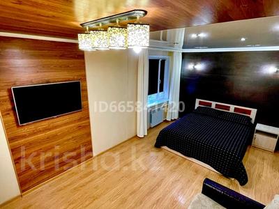 Аренда квартир посуточно в Карагандинской обл.: 1-комнатная квартира · 33 м², проспект Бухар Жырау 58а за 10 000 〒 1-комнатная квартира · 33 м², проспект Бухар Жырау 58а за 10 000 〒 в Караганде, Казыбек би р-н