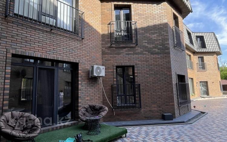3-комнатная квартира · 63 м² · 1/3 этаж, Гудермесская 104\5 за 38 млн ₸ в Караганде, Казыбек би р-н — фото 2