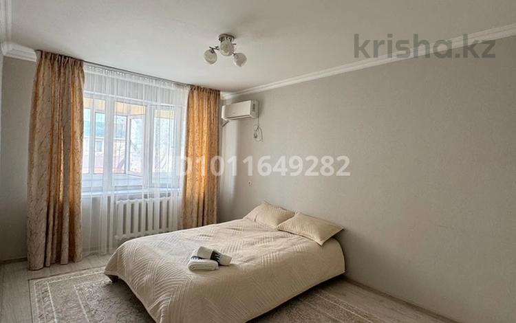 1-комнатная квартира · 34 м² · 2/5 этаж, мкр 11 за 140 000 ₸ в Актобе — фото 2