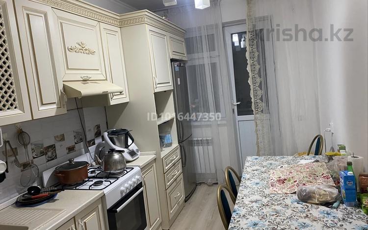3-комнатная квартира · 82 м² · 7 этаж, мкр Акжайык за 270 000 ₸ в Шымкенте, Абайский р-н — фото 2