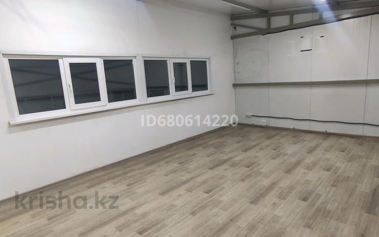 Еркін, дүкендер мен бутиктер • 50 м², бағасы: 300 000 〒 в Уральске, мкр. Зачаганск пгт — фото 2