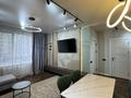 2-комнатная квартира · 60 м² · 3/16 этаж, мкр Кайтпас 1, Жк Гранд Парк — Сдам однокомнатную квартиру в Каратауском районе, в шаговой доступности зоопарк, дендропарк, блинчик, салоны красоты, маркеты, кофейня. В квартире имеется: * Смарт ТВ * Холодильник * Пылесос * Утюг * Посуда * Фен * Туалетные принадлежности * Чистая постель * Полотенце Квартира не сдается для вечеринок, и людям с животными. Заезд в 14:00, выезд 12:00. за 17 000 ₸ в Шымкенте, Каратауский р-н — фото 2