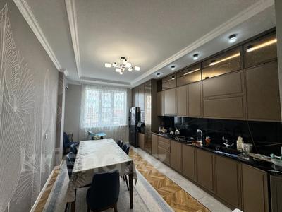 3-комнатная квартира, 102.2 м², 8/9 этаж, Абулхайыр хана 74/5блок8 за 62 млн 〒 в Атырау