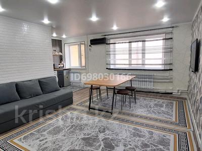 2-бөлмелі пәтер · 50 м² · 1/3 қабат, Азаттык 118 — По Азаттыку, бағасы: 10 000 〒 в Атырау, мкр Жилгородок