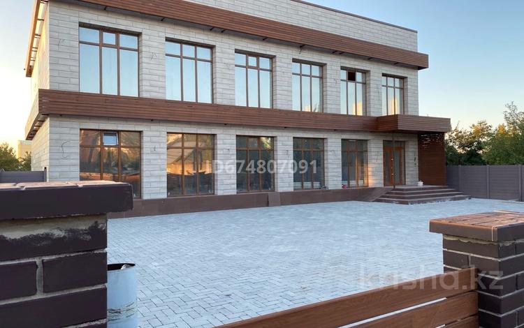 Свободное назначение • 572 м² за 286 млн 〒 в Караганде, Казыбек би р-н — фото 2