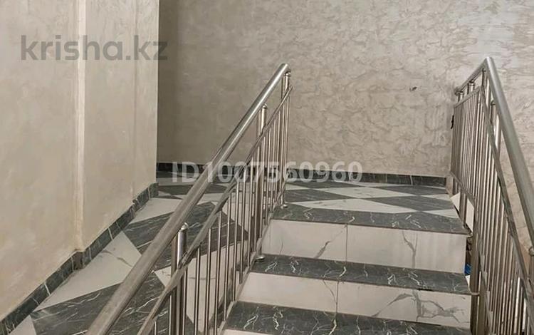 1-комнатная квартира · 50 м² · 1/10 этаж, мкр Нурсая, Т. Жумагалиева 10 за 150 000 ₸ в Атырау — фото 2