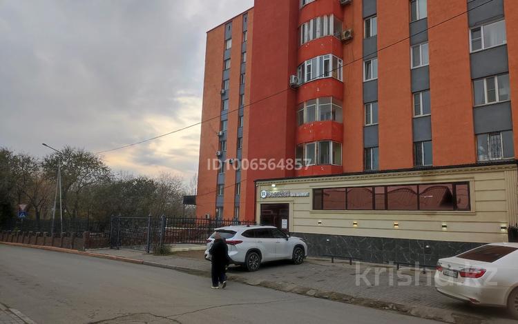 4-комнатная квартира · 85 м² · 1/10 этаж, Валиханова 157 — Акимат,Мед.Академия, Набережная за 150 000 ₸ в Семее — фото 70