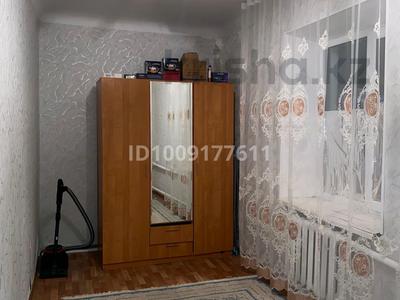 2-комнатная квартира · 42 м² · 1/2 этаж, Нефтяников 18 за 8 млн 〒 в Актобе, мкр Гормолзавод