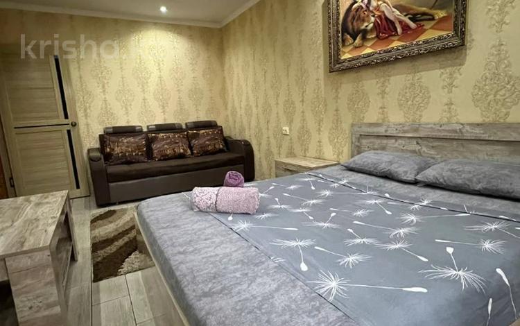 1-комнатная квартира, 33 м², 3/5 этаж по часам, Байтурсынова 10 за 2 000 〒 в Шымкенте, Аль-Фарабийский р-н — фото 3