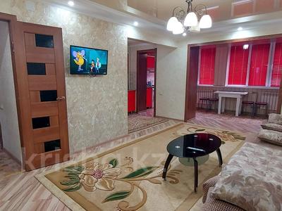 3-комнатная квартира, 60 м², 2/5 этаж посуточно, Бауржана Момышулы 8 за 16 000 〒 в Шымкенте, Аль-Фарабийский р-н